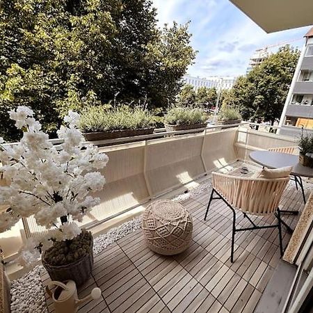 Stylish Studio Apartment With Beautiful Balcony Инголщат Екстериор снимка