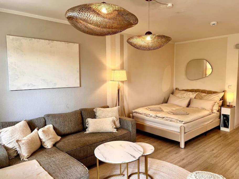 Stylish Studio Apartment With Beautiful Balcony Инголщат Екстериор снимка