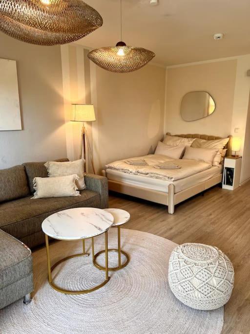 Stylish Studio Apartment With Beautiful Balcony Инголщат Екстериор снимка