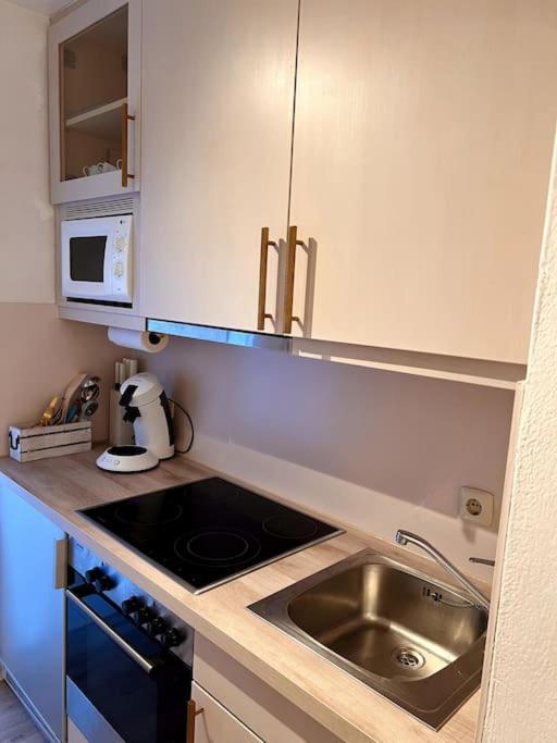 Stylish Studio Apartment With Beautiful Balcony Инголщат Екстериор снимка