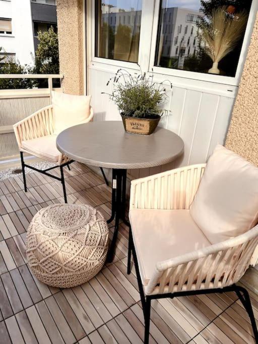 Stylish Studio Apartment With Beautiful Balcony Инголщат Екстериор снимка